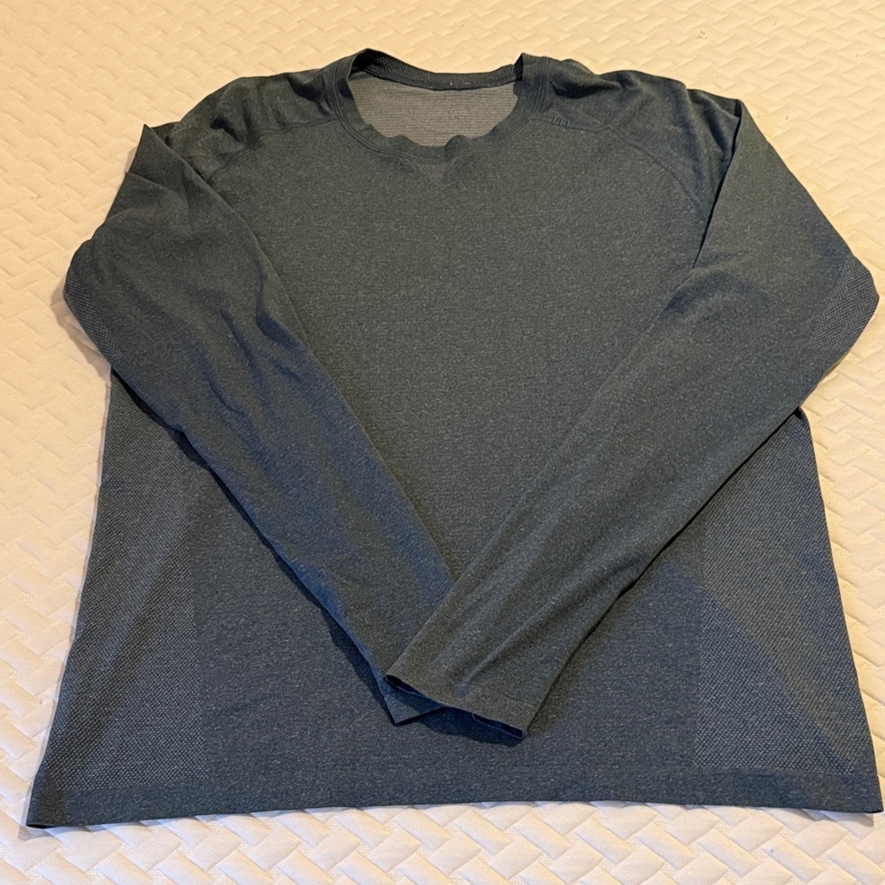 lululemon athletica Men's Long Sleeve Tee